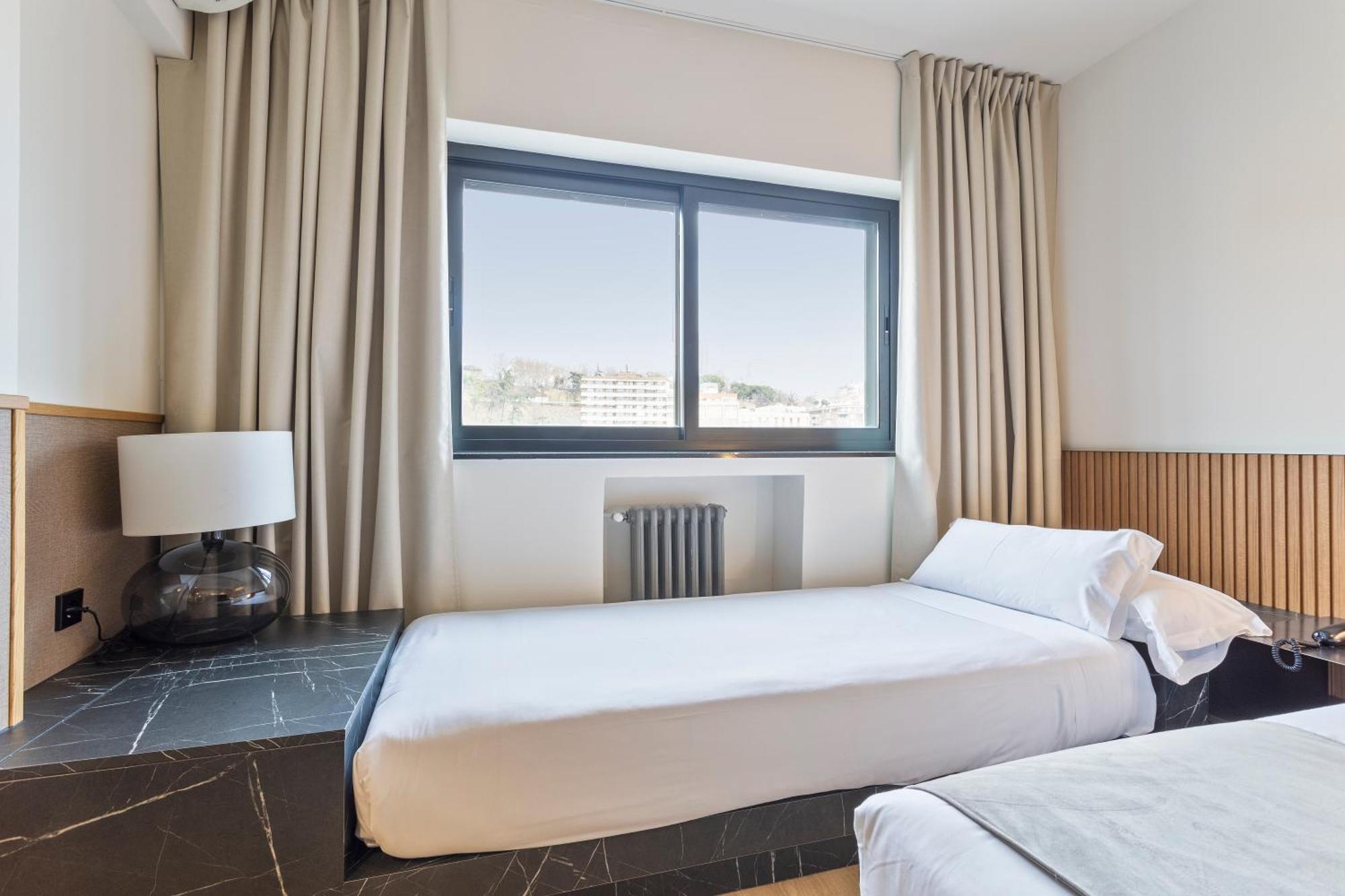 Hotel Acta Madfor Madrid Bagian luar foto