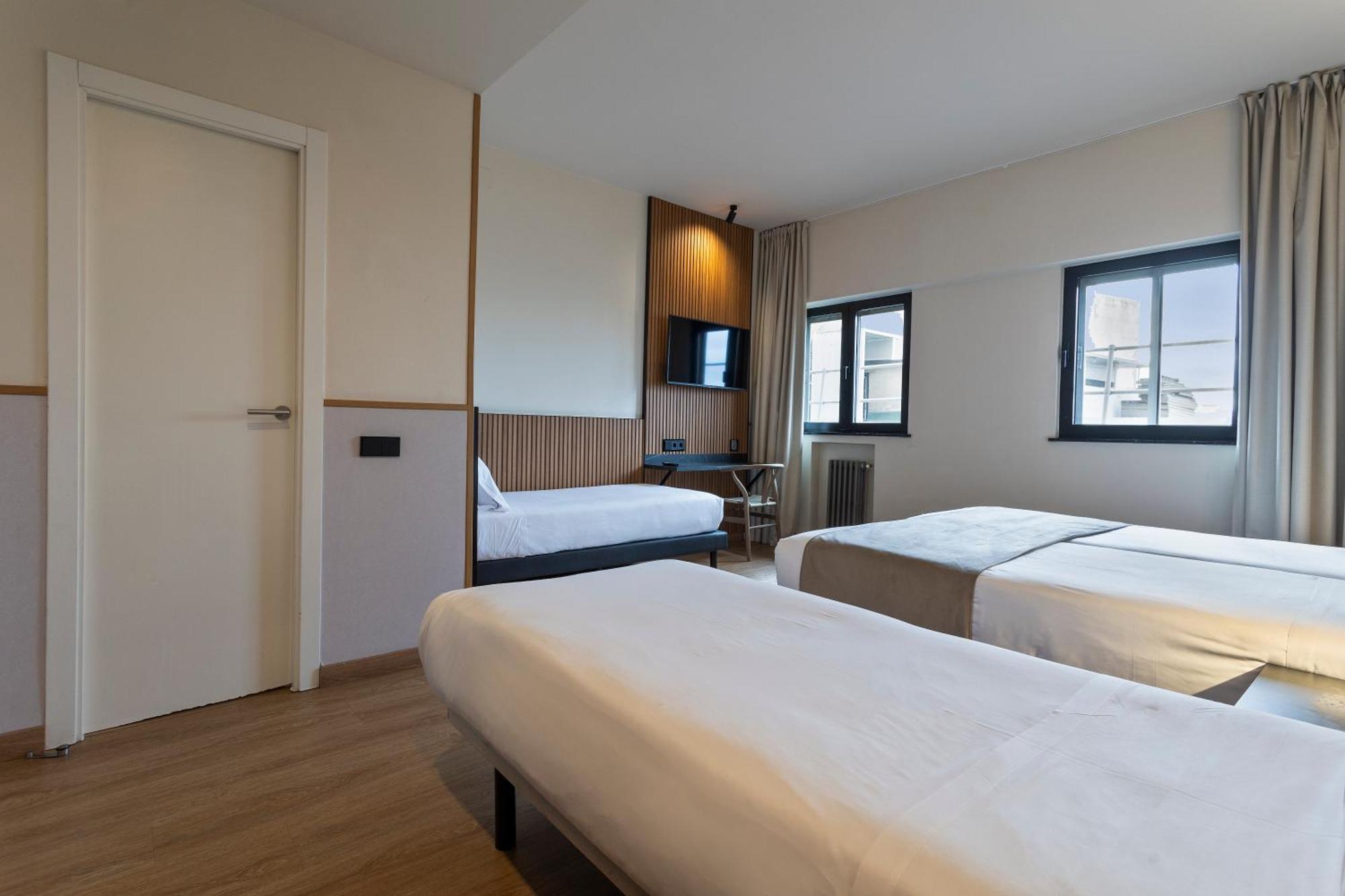 Hotel Acta Madfor Madrid Bagian luar foto