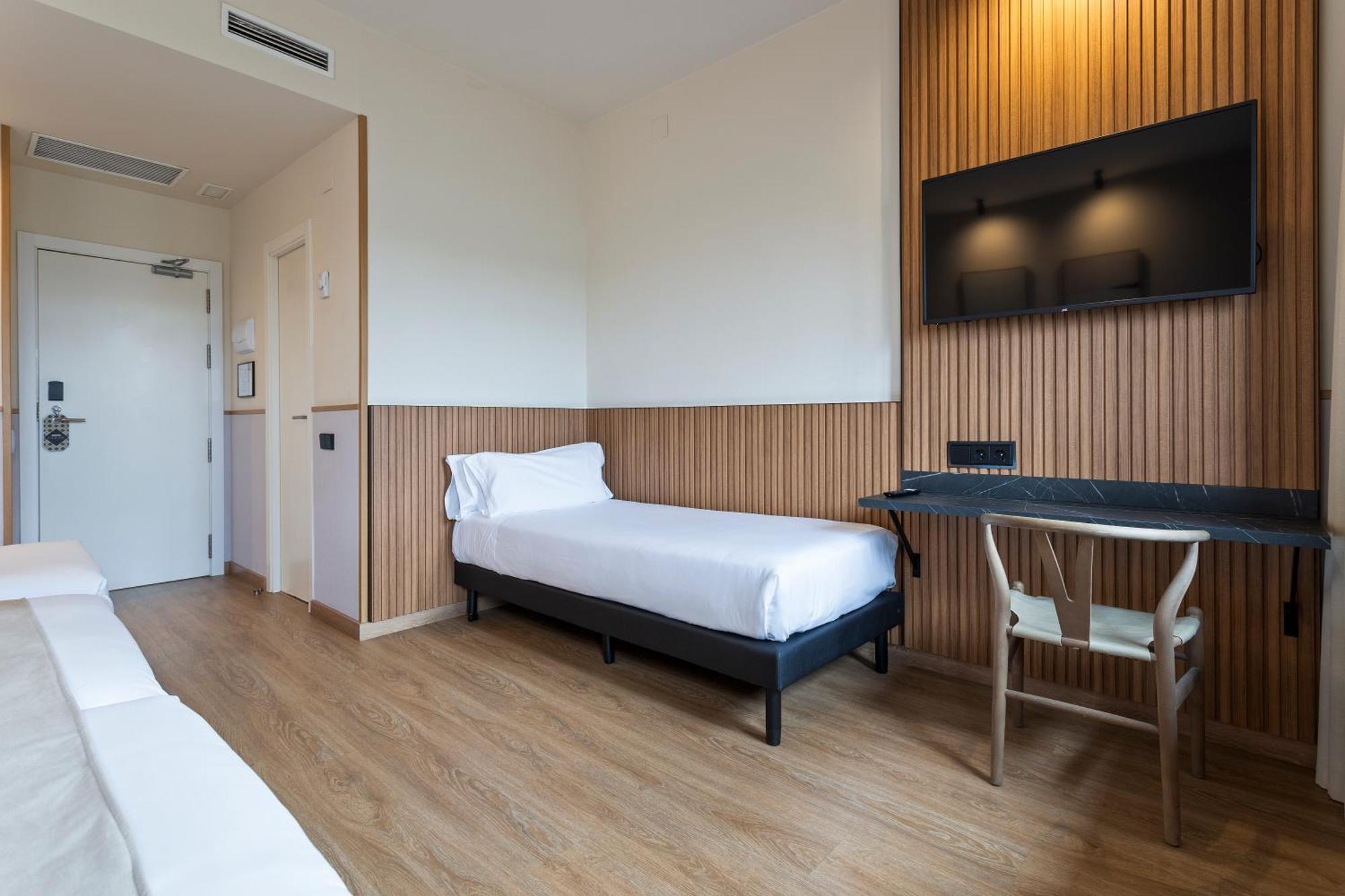 Hotel Acta Madfor Madrid Bagian luar foto